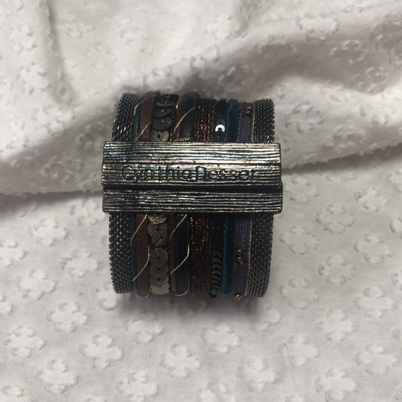 Cynthia Desser Wide Magnetic Closure Bracelet - Picture 2 of 12